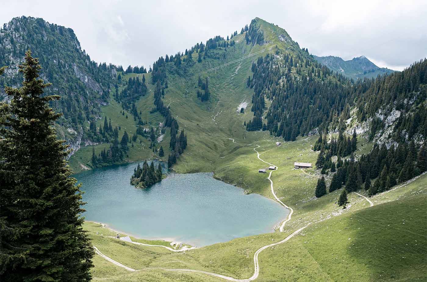 10 Amazing Routes for Hiking Enthusiasts and Amateurs